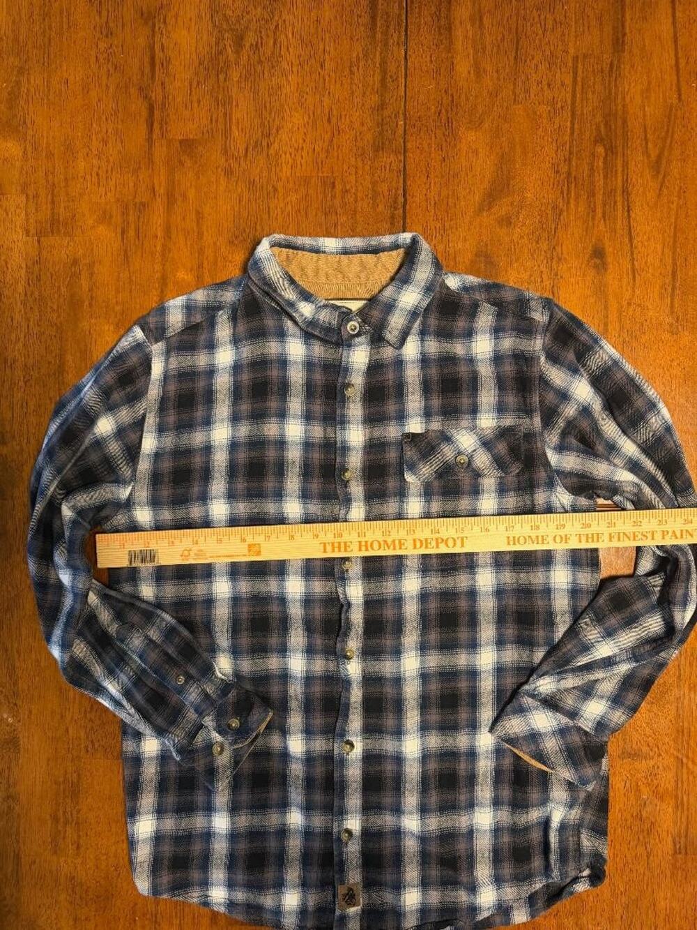 Mens Legendary Whitetails Buck Camp Long Sleeve Button Up Flannel, Size M